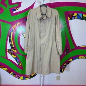 London Fog, Tan Trench Coat with Classic Collar and Long Sleeves. Size 42 Reg,